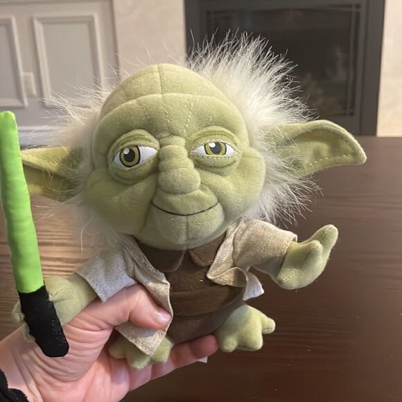 Star Wars Yoda Plush Lucasfilms Ltd Excellent Condition with Lightsaber 8” - Picture 5 of 7